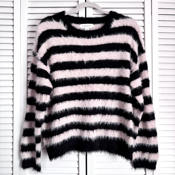 Velvet by Graham & Spencer Kimberly Feather Yarn Crewneck Sweater Black Blush M - Picture 2 of 7